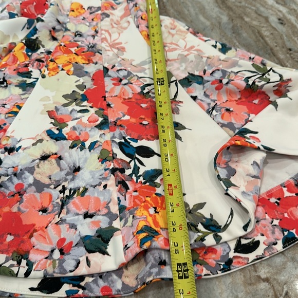Just Taylor Floral Dress - Picture 11 of 11